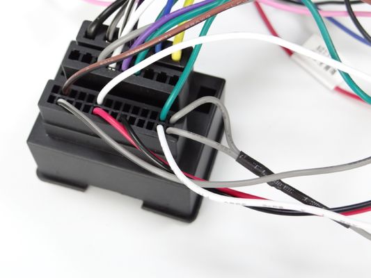Assemblaggio di imbracature elettroniche per autoveicoli