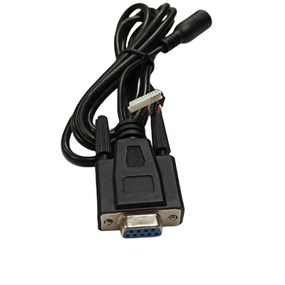 Indossare un'imbracatrice a doppio filo con un connettore per stampante a 4 pin e un connettore per alimentazione AC